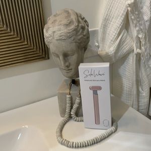 Pink IN ORIGINAL BOX with Papers, instructions, & charger. Used 4 times.